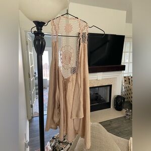 Eyeshadow Beige Crochet Top